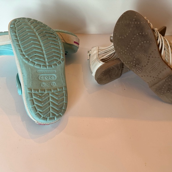 Kids Blue Clogs and White Sandals Set - Picture 3 of 5